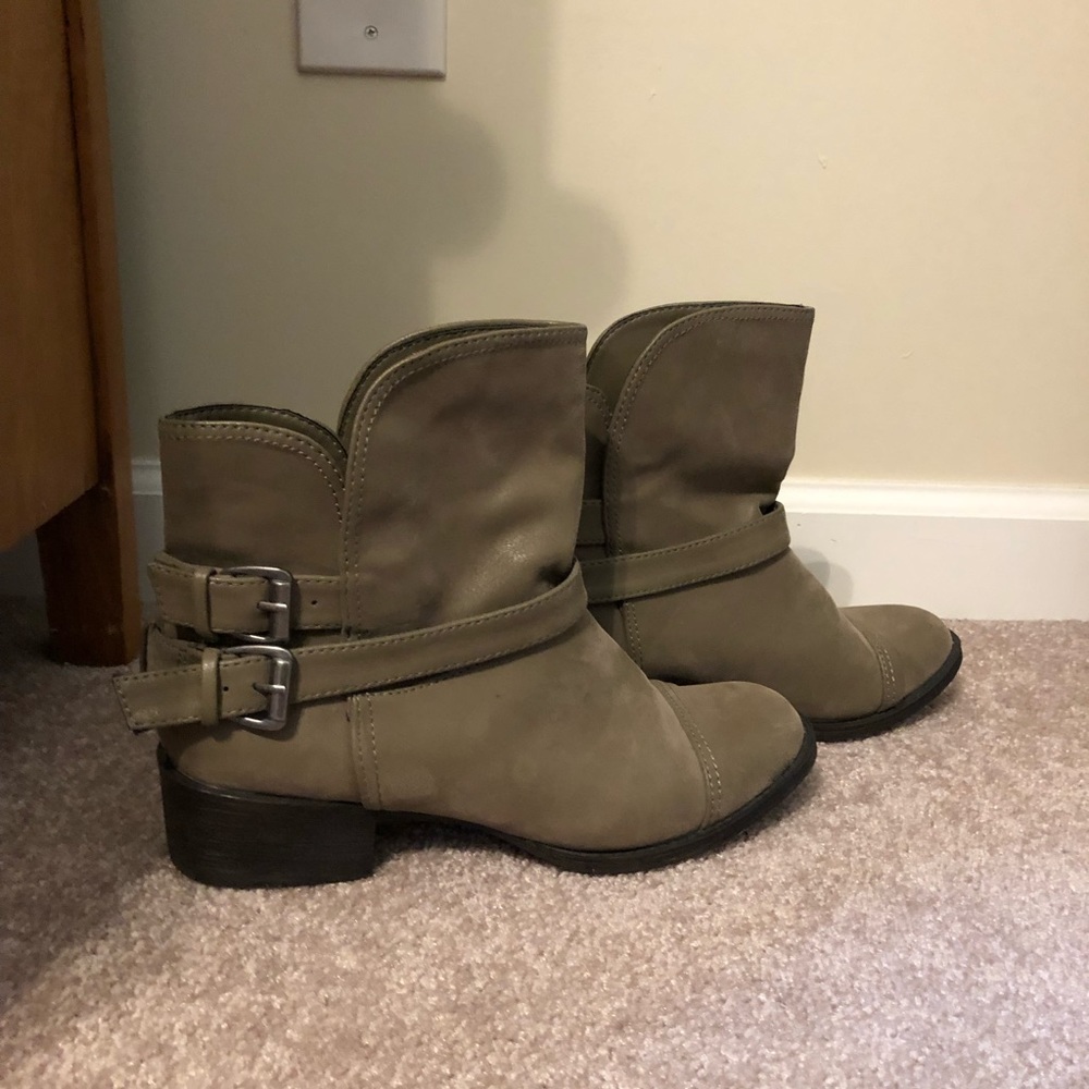 Like new Rocket Dog ankle boots
